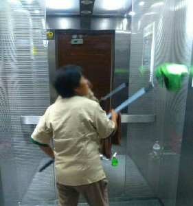 商场电梯清洗